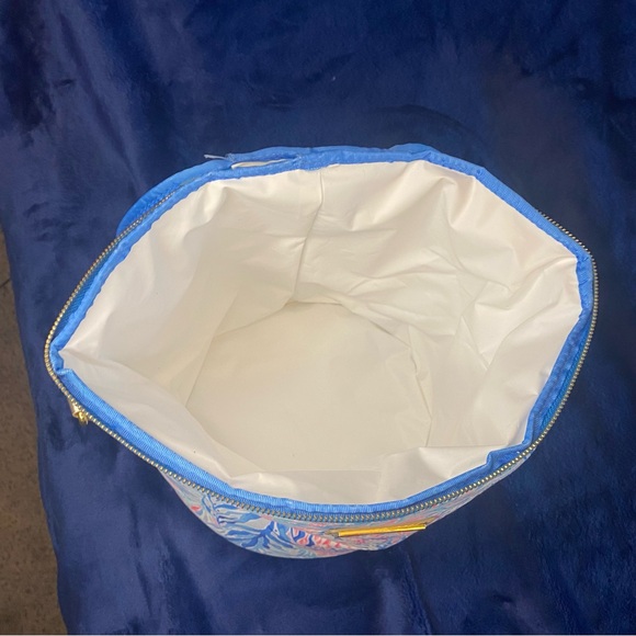 Lilly Pulitzer Soft Shell Insulated Zip up Cooler with Handle in Blue / Pink - Picture 6 of 10